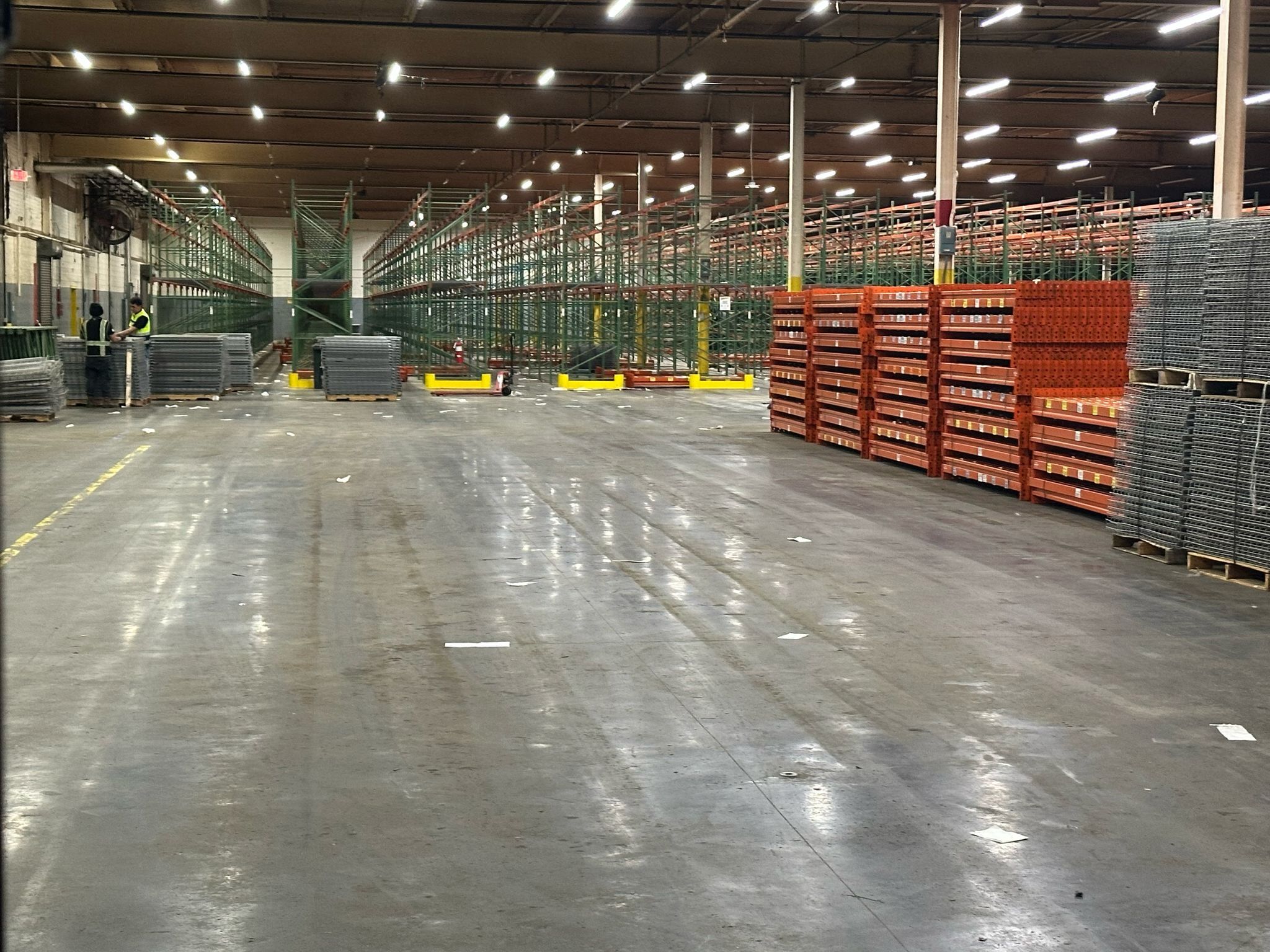 Used Warehouse teardrop pallet racking, Husky Rack & Wire