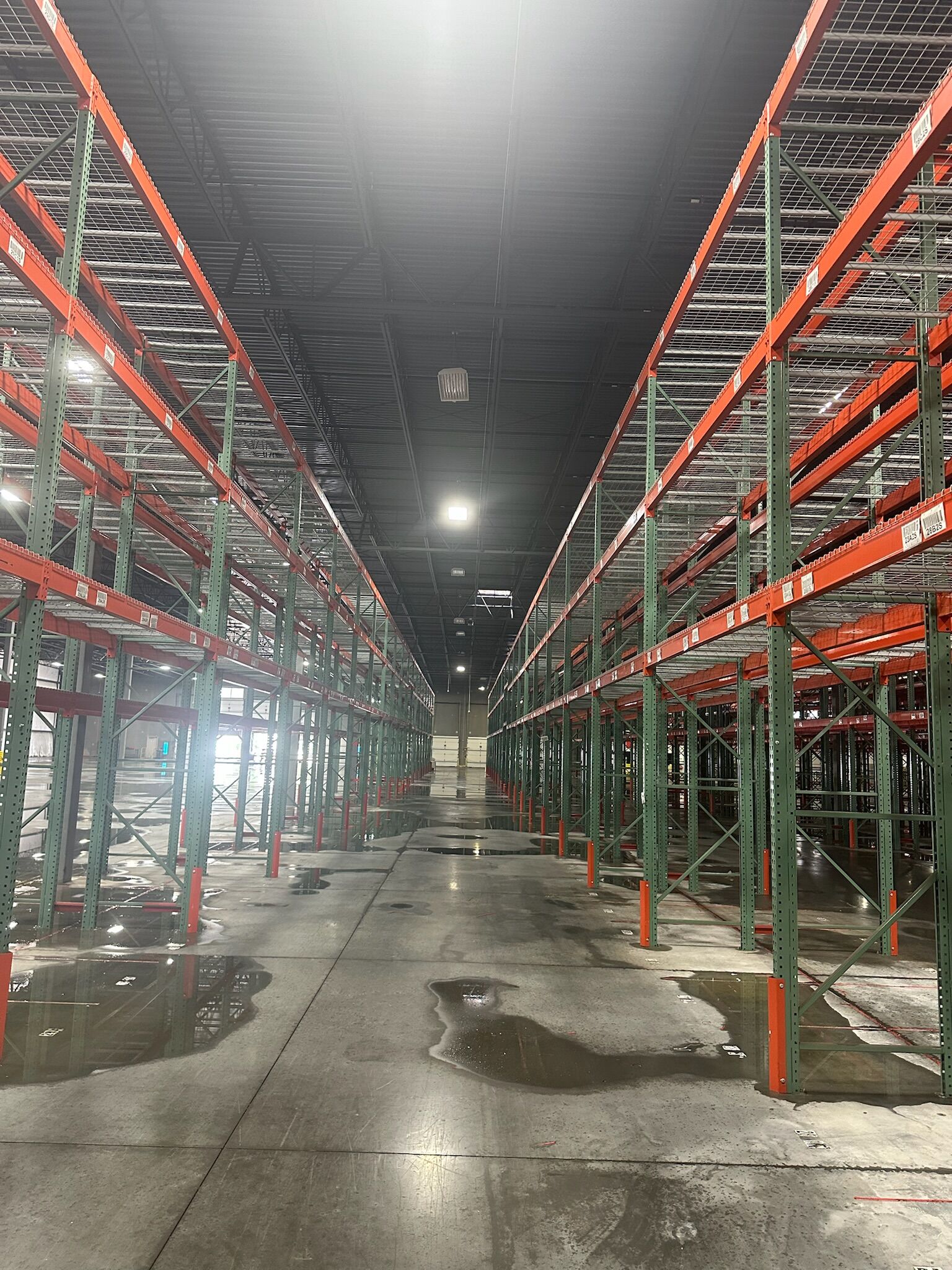 Warehouse of heavy duty industrial pallet racking installation